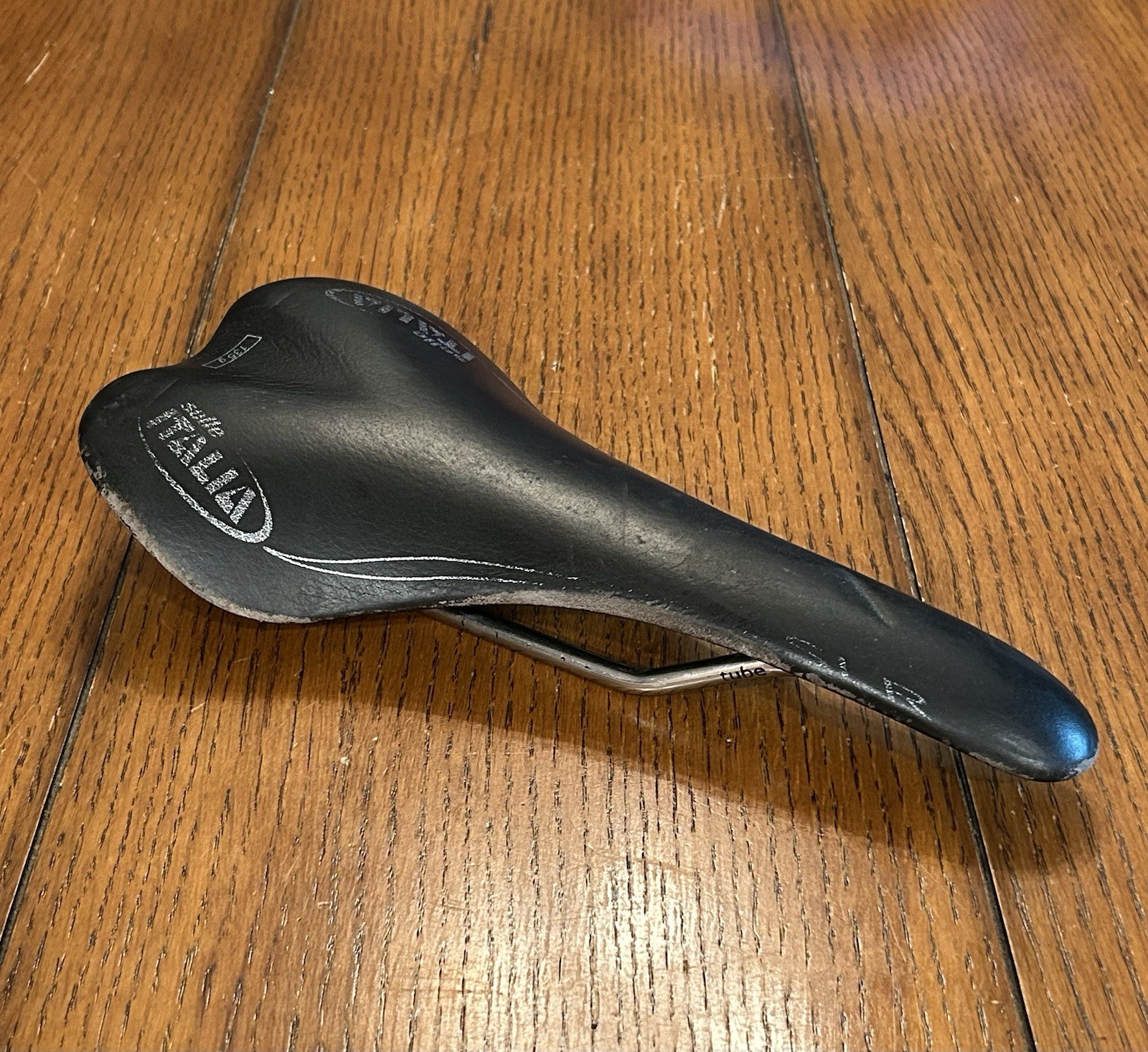 Selle Italia SLR Carbon Fiber – Leather Saddle w/ Titanium Rails – 135g – Italy
