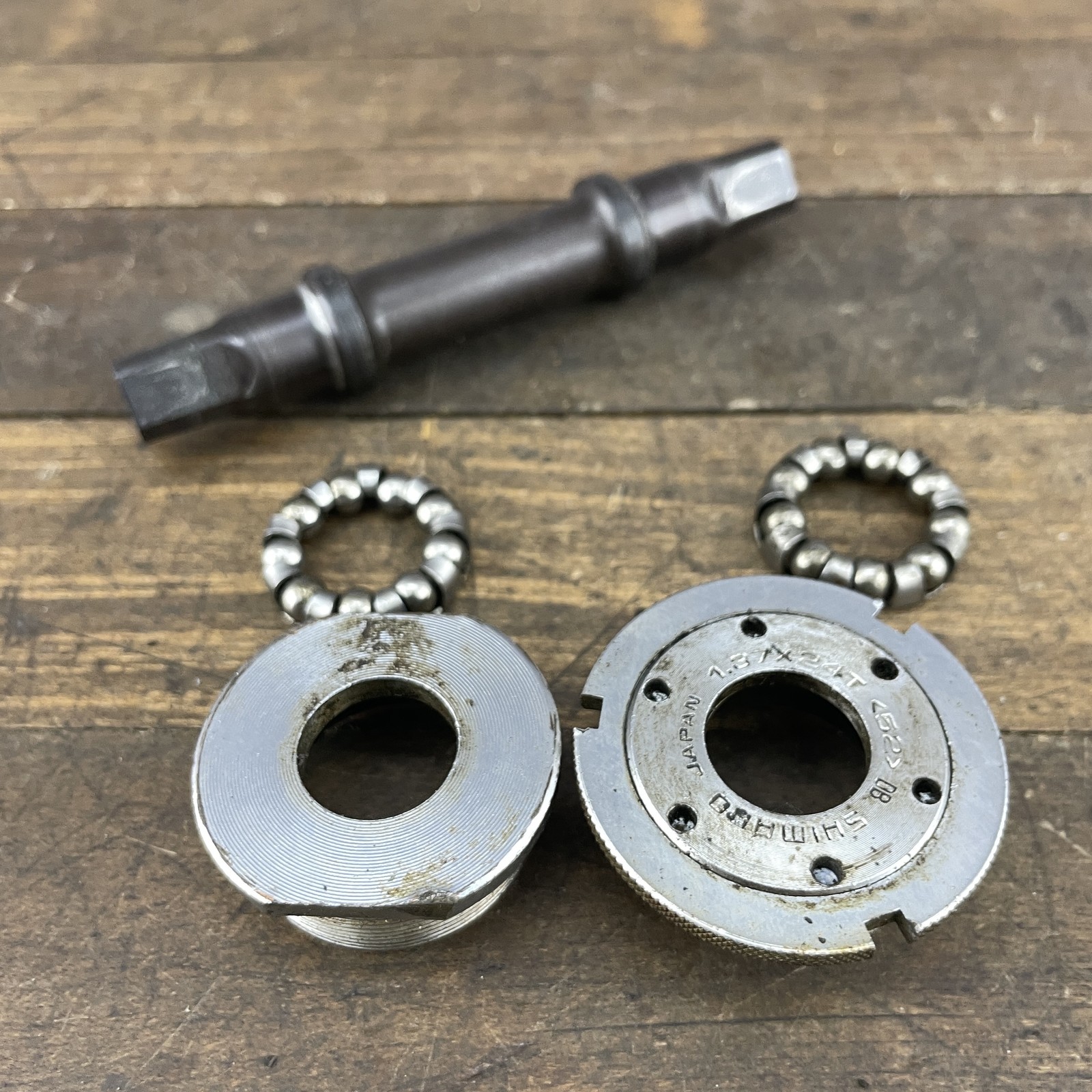Vintage Shimano 600 AX Bottom Bracket Set 68mm 116mm JIS Square Taper One Key