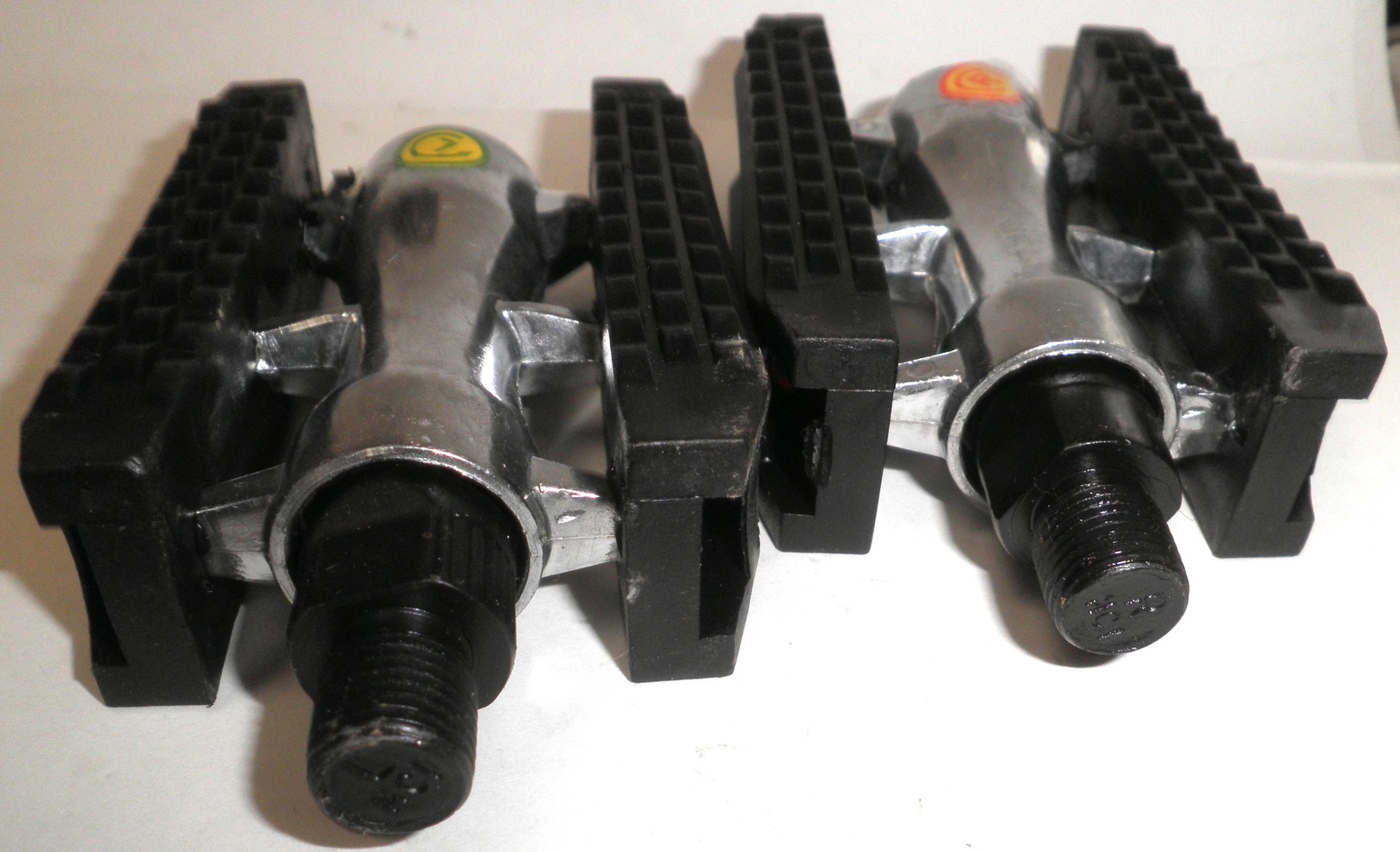 FP BLACK PLASTIC/STEEL BICYCLE PEDALS 9/16″ W/REFLECTOR BIKE PARTS 178