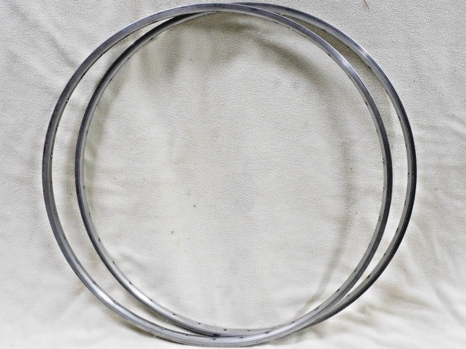 2 Unmarked Weinmann Style Single Wall Silver Clincher Rims 27″ 36H Schrader