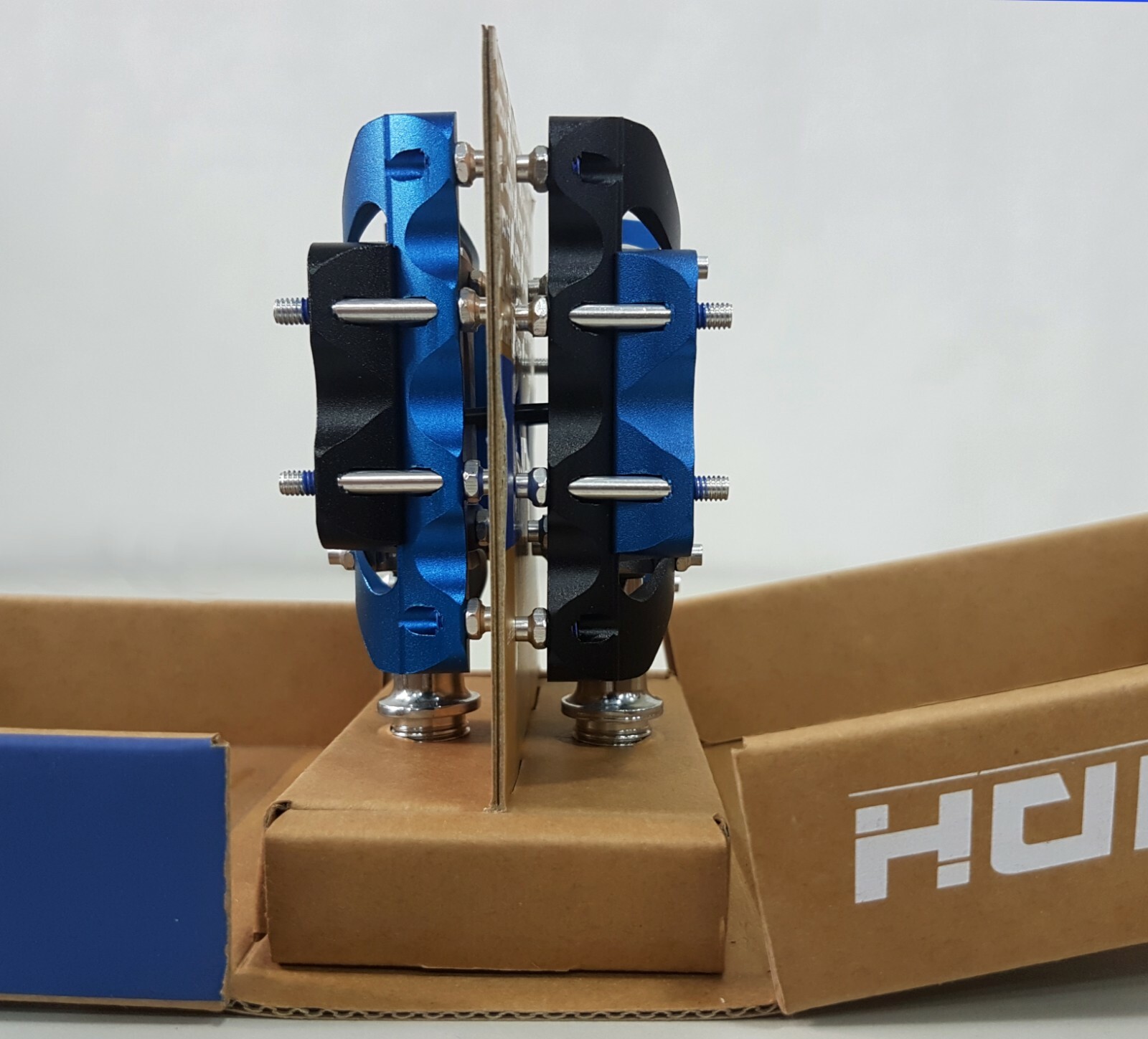 MDH Change – Small Area PVB03 275g 92x75x30mm Bicycle Pedal Black Blue
