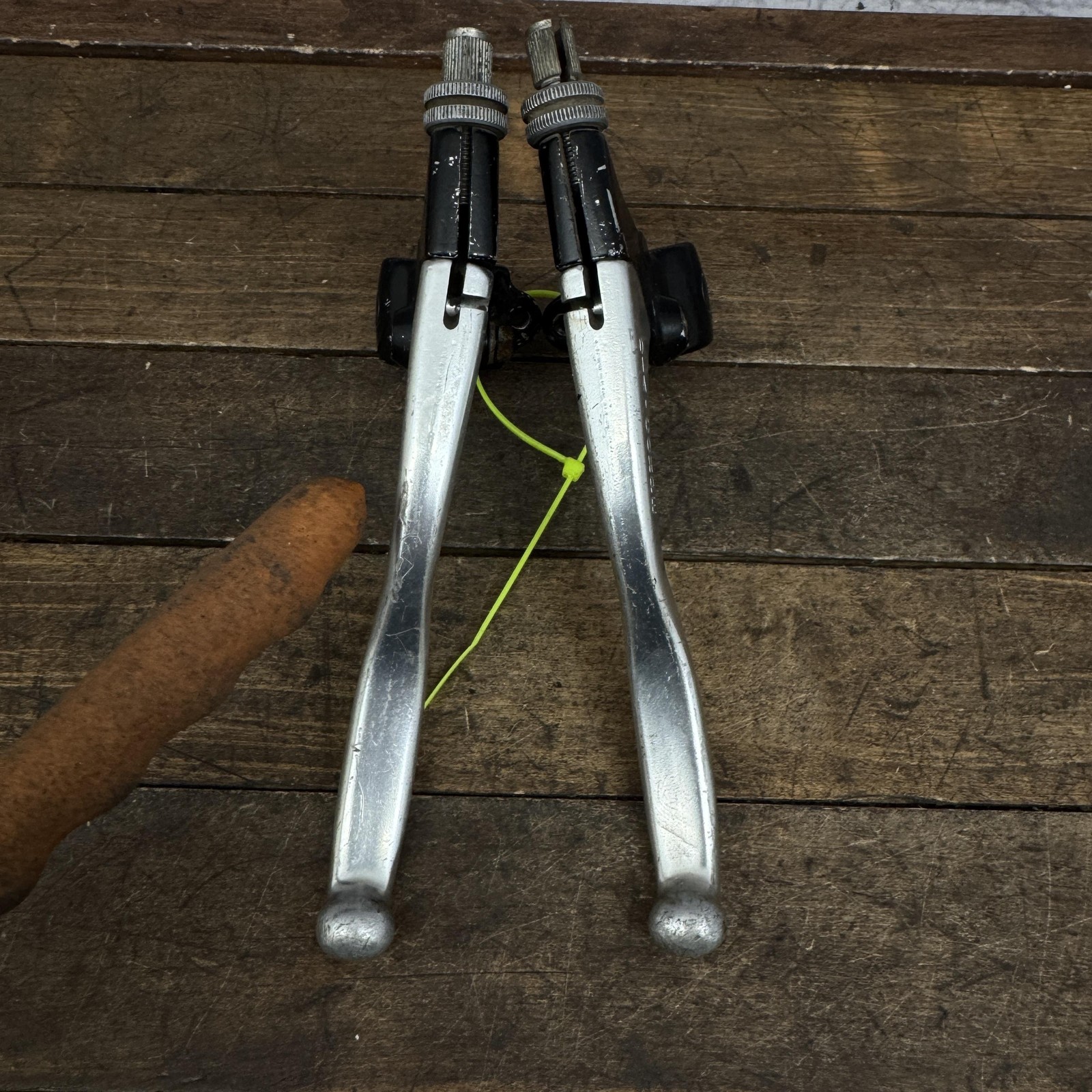Vintage Dia-Compe Mountain Brake Levers 1983 Pair 80s 4-Finger 22.2mm BMX