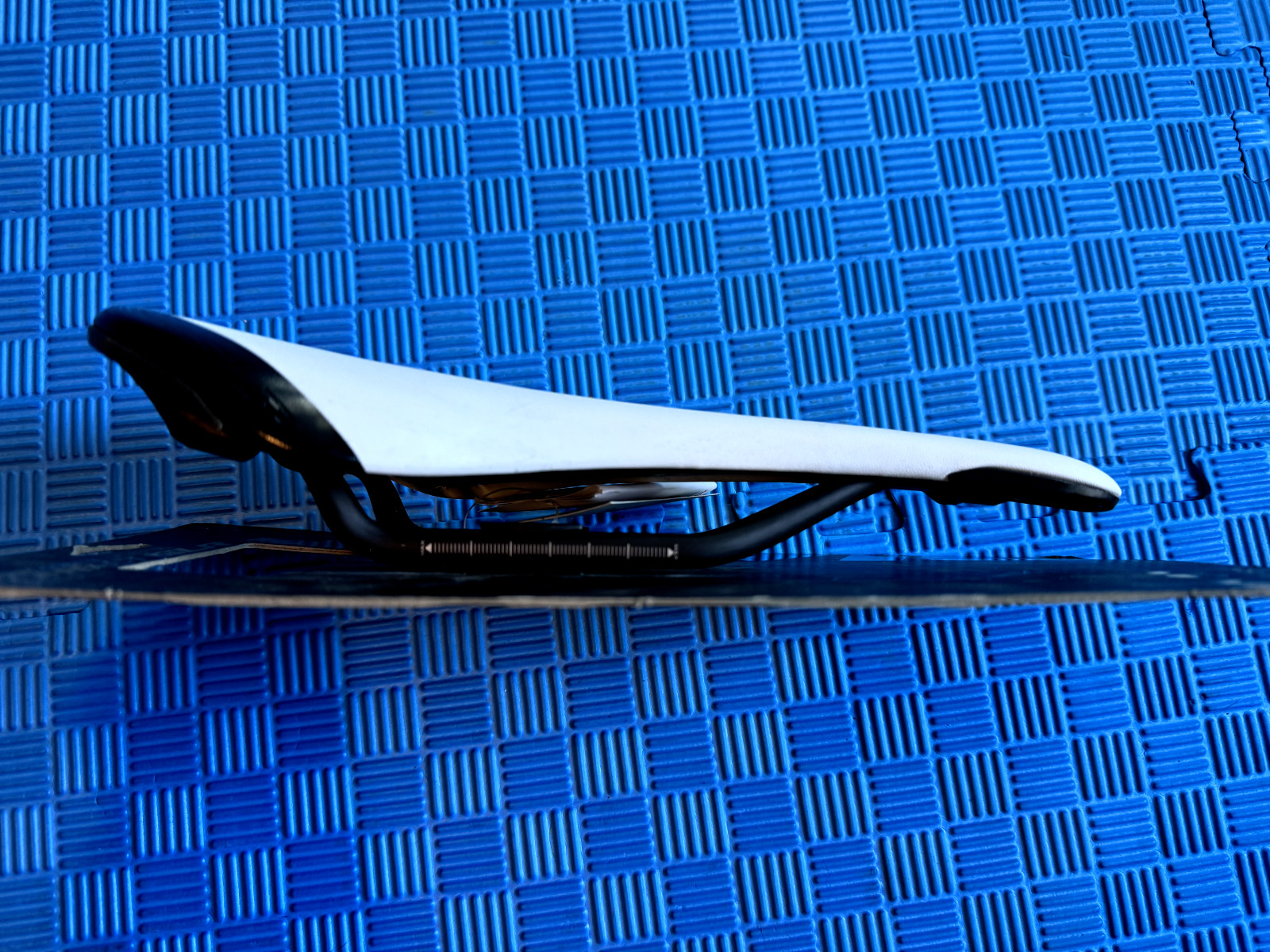 Giant Cobalt Contact SLR Neutral Carbon Rail Saddle White 185 grams