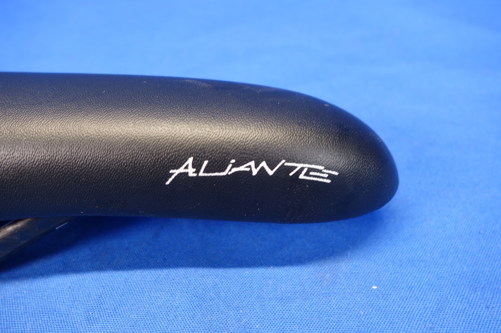 Fizik Aliante R1 Bike Saddle, Bicycle Seat, Carbon 7 x 9 Rails