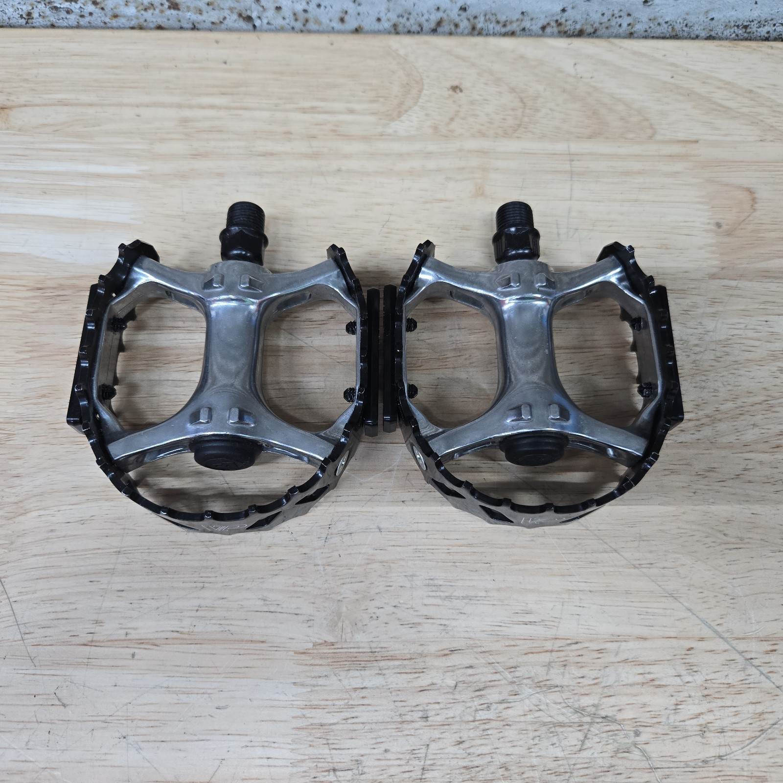Black VP-747 Bear Trap BMX Bike Pedals With Reflectors