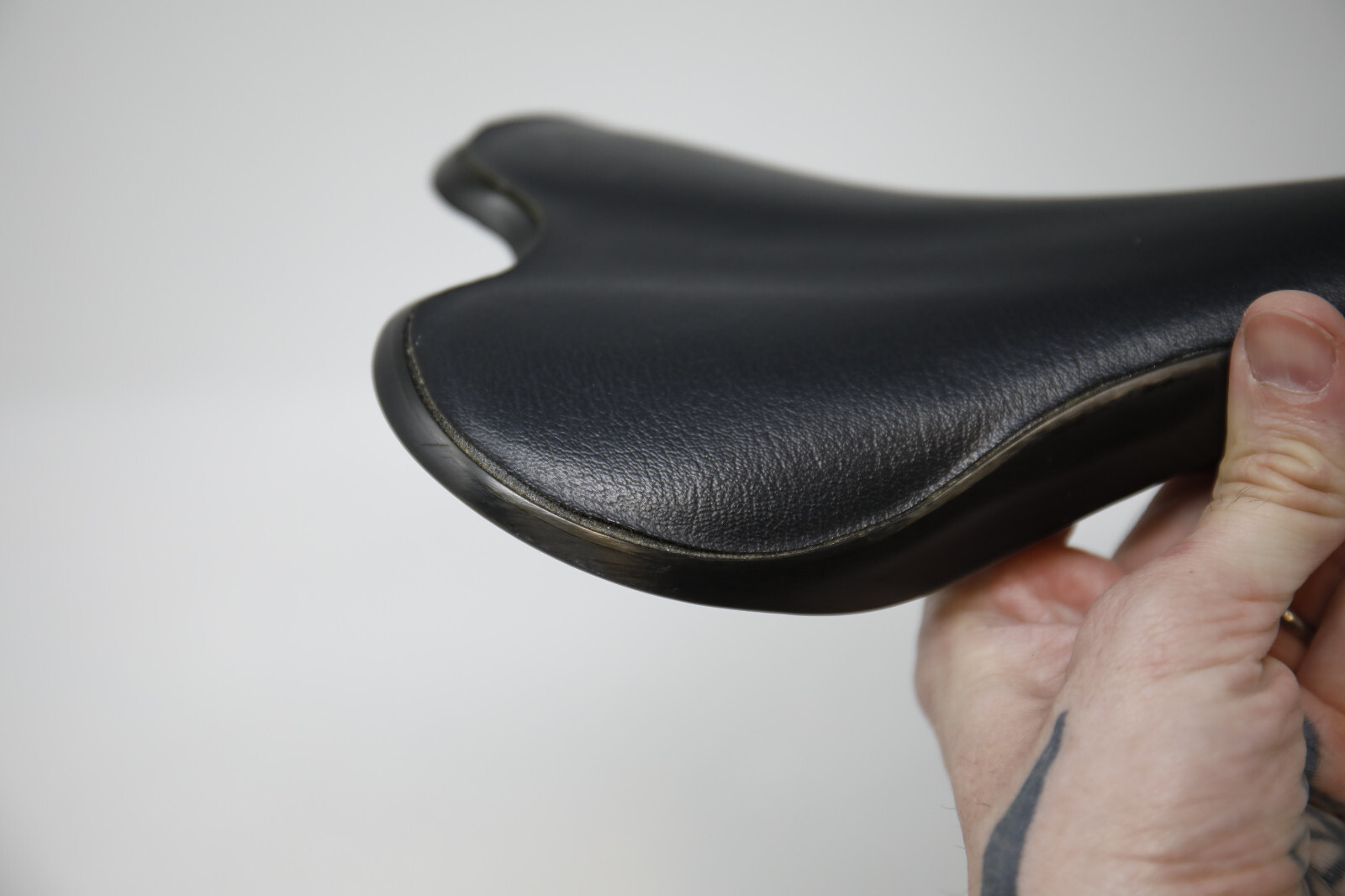 AX Lightness full carbon saddle leather cover – handmade