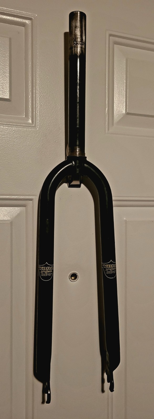 KONA PROJECT 2 RIGID FORK DISC BRAKE 1 and 1/8″ THREADLESS 9 INCHES LONG 700C