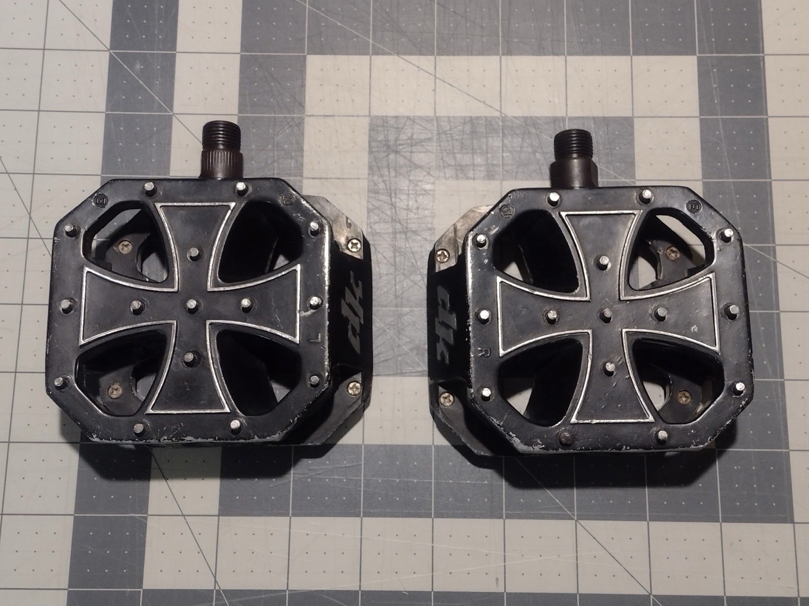 DK BMX Iron Cross Pedals