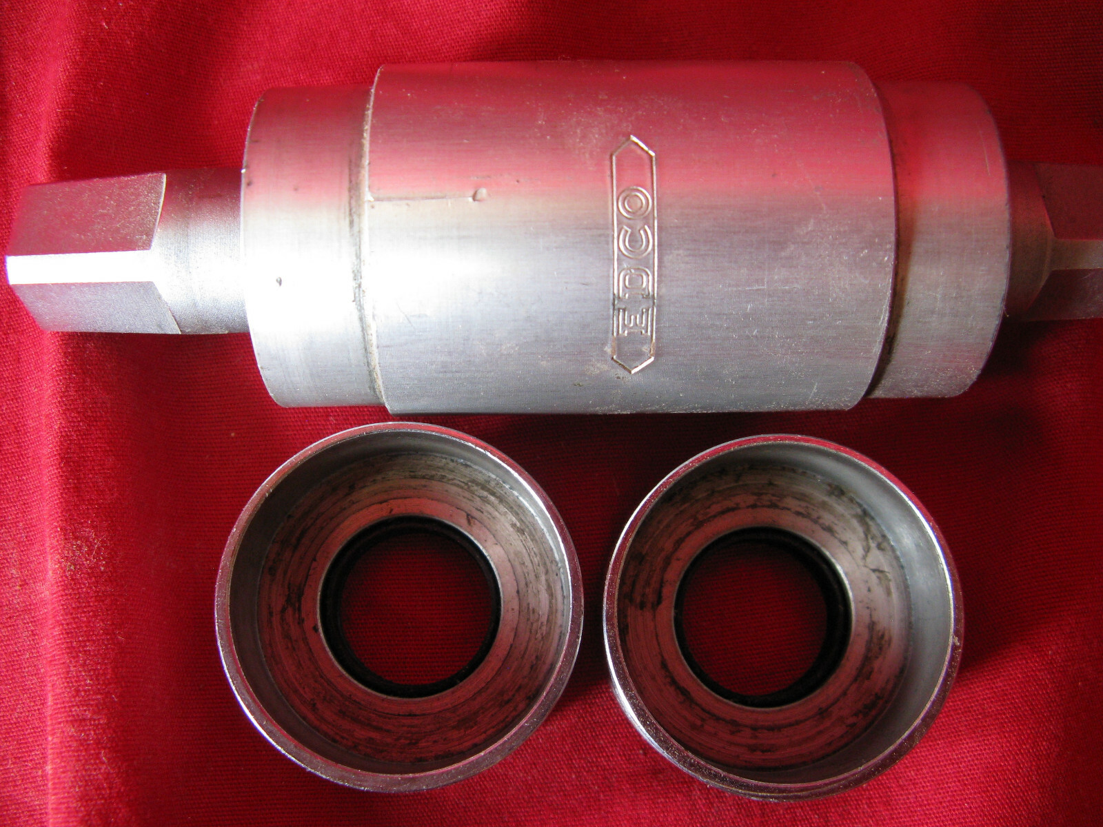 EDCO threadless Bottom Bracket