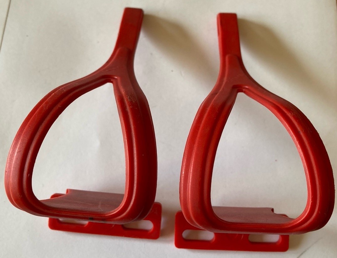 Cateye Toe Clips, Red, Medium