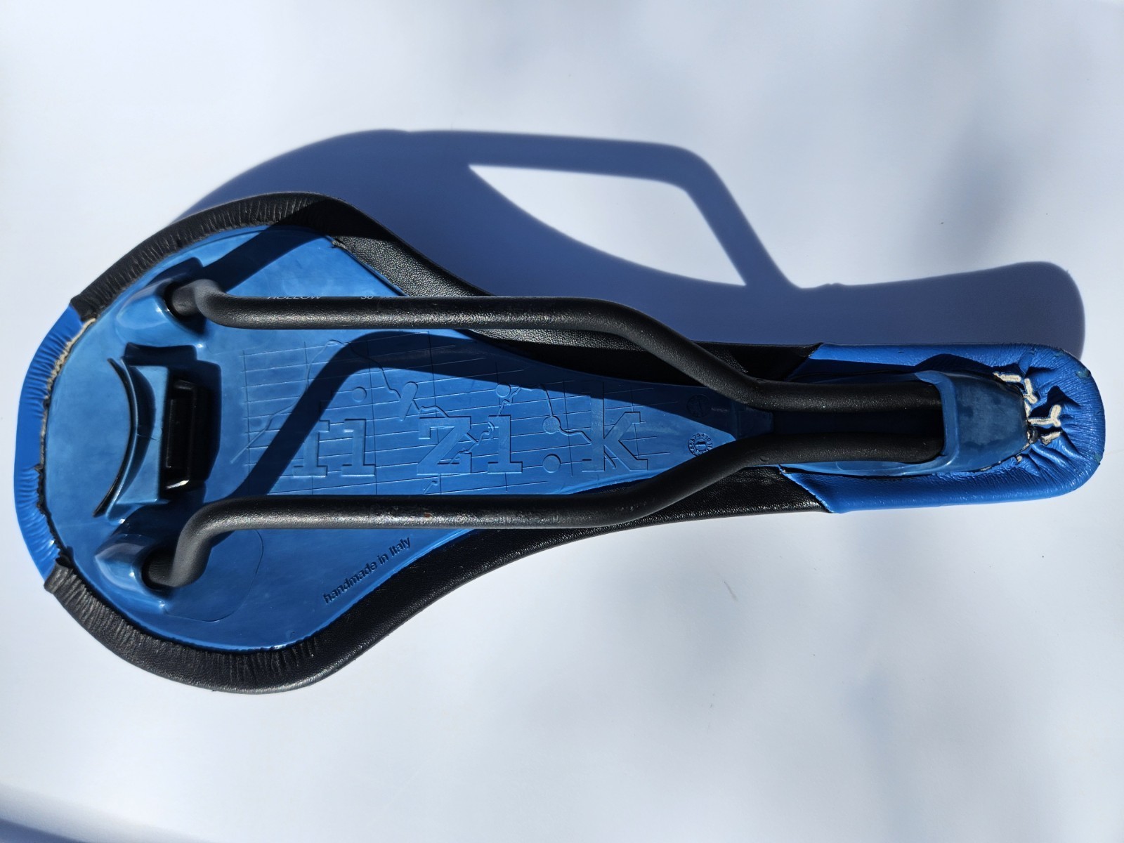Fizik Tundra 2 Saddle Manganese Hollow Rails Black Blue Handmade In Italy
