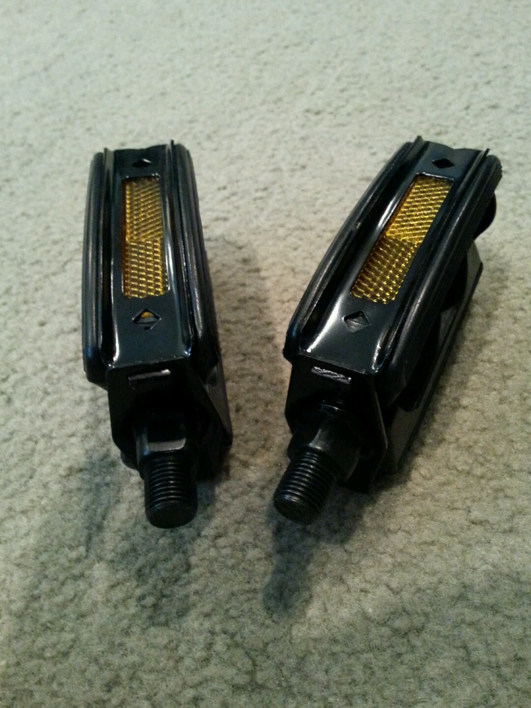 QUALITY BLACK BOW STYLE BICYCLE PEDALS,1/2″, STINGRAYS,CRUISERS.KRATES