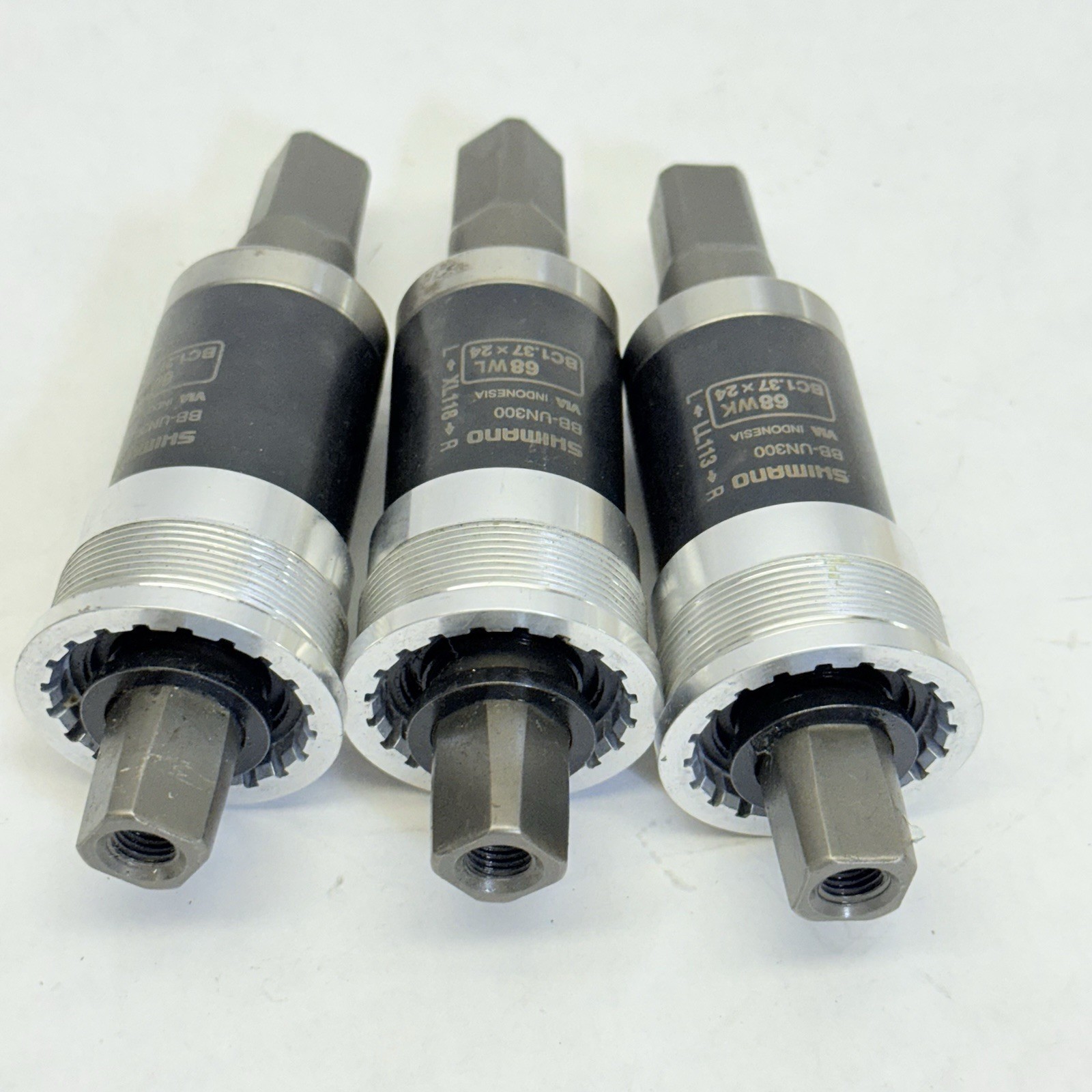 ( LOT OF 3) SHIMANO BB-UN300 BOTTOM BRACKET