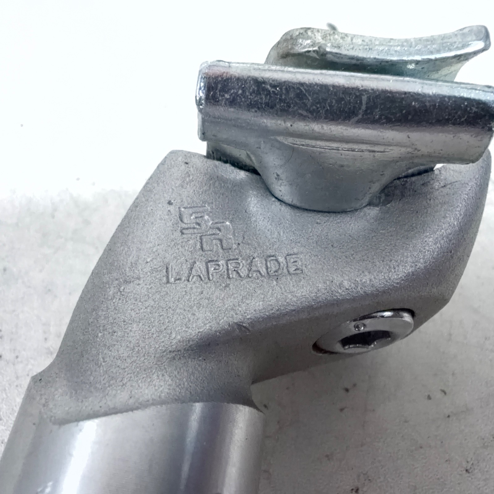 Vintage Sakae SR Japan Laprade Adjustable Seatpost Fluted Ø26.8/195mm Alloy 1984