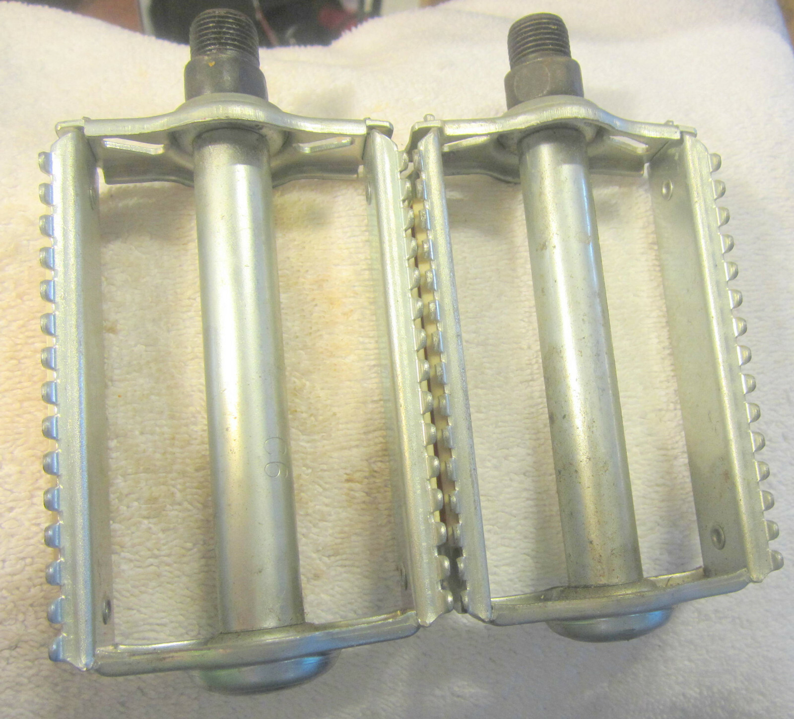 1 ad set, XL R-6 C-6 BICYCLE STEEL PLATFORM PEDALS W AMBER REFLECTORS ,Bike,