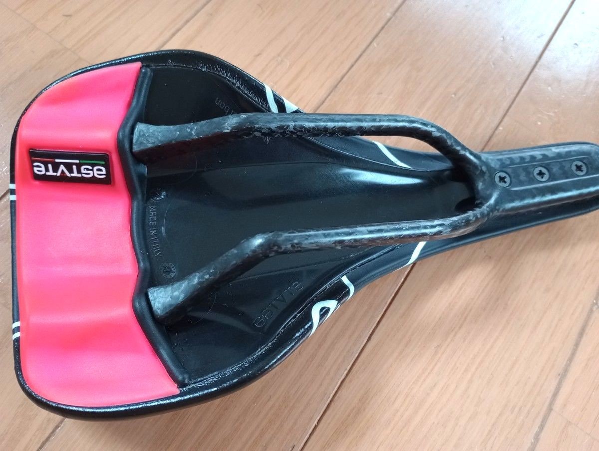 Astute ASTVTE RUSH Saddle Carbon Rail ASTUTE