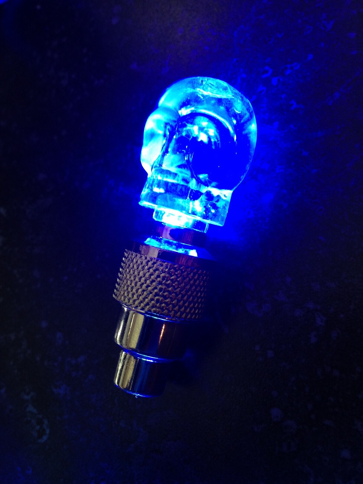 1 INDIVIDUAL SKULL LED CAP bike valve stem flashing Light Bicycle Wheel Tire Car