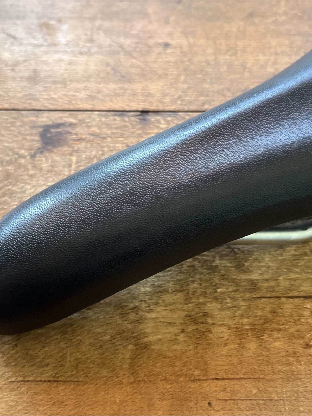Vintage Oval Concepts 300 Saddle 282 mm Length 138 Width Road Hybrid