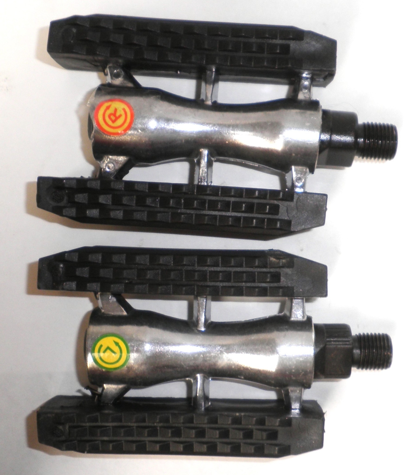 FP BLACK PLASTIC/STEEL BICYCLE PEDALS 9/16″ W/REFLECTOR BIKE PARTS 178