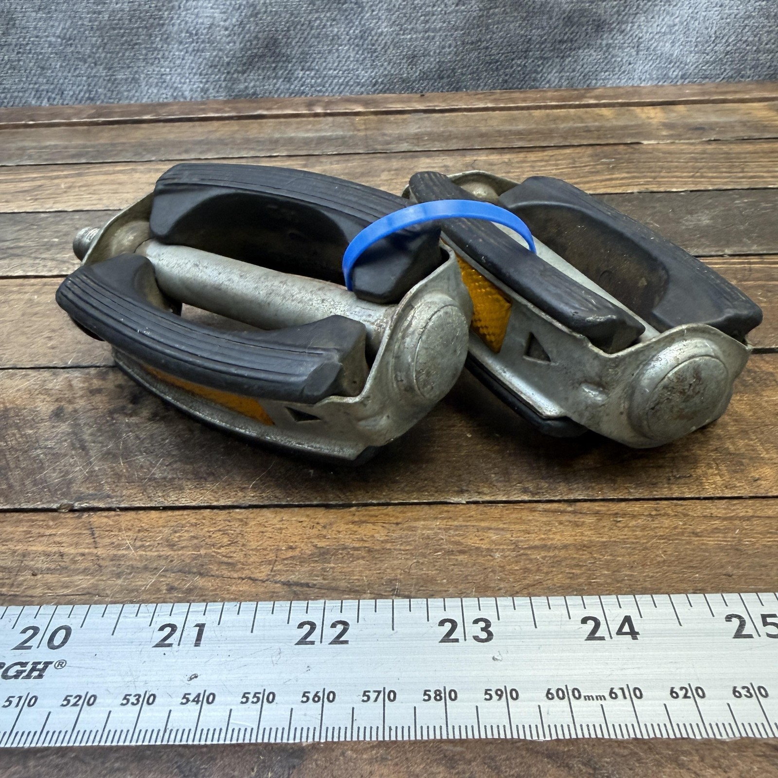 Vintage Schwinn Bike Pedals Bow Cruiser 1/2 Black Pair Reflectors 570g 70s 60s