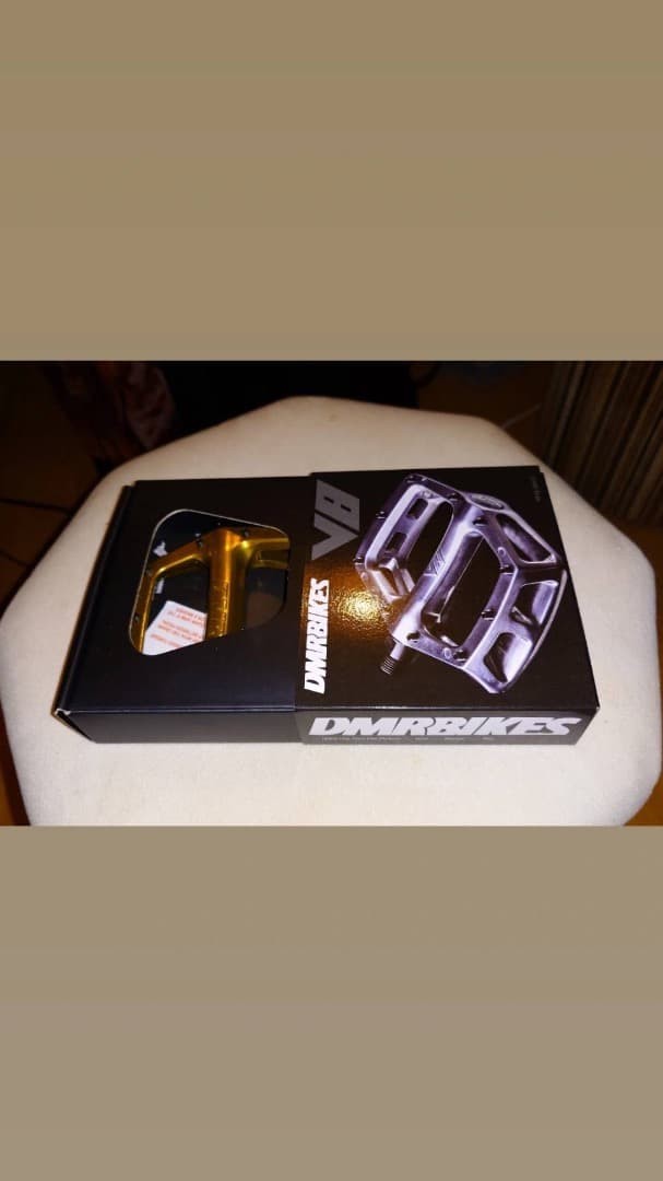 DMR BIKES V8 flat pedal