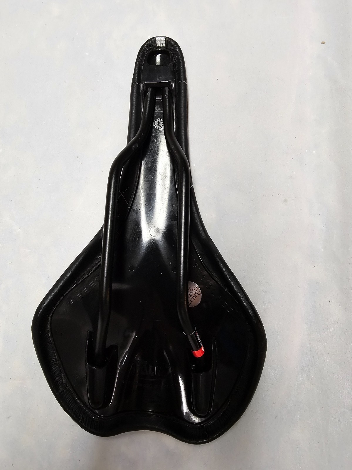 Selle Italia SLS Road Bike Saddle — Black — Carbon Accent — Manganese Rails