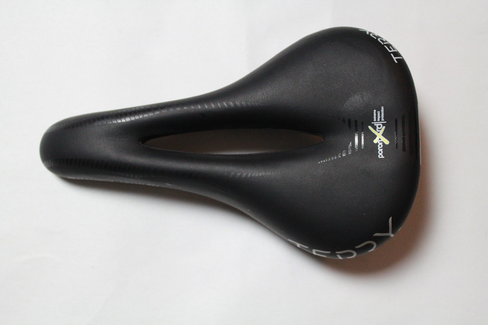 Terry Butterfly Century Womens Saddle Relief Cutaway 152x262mm Ti Rails 268 Gr