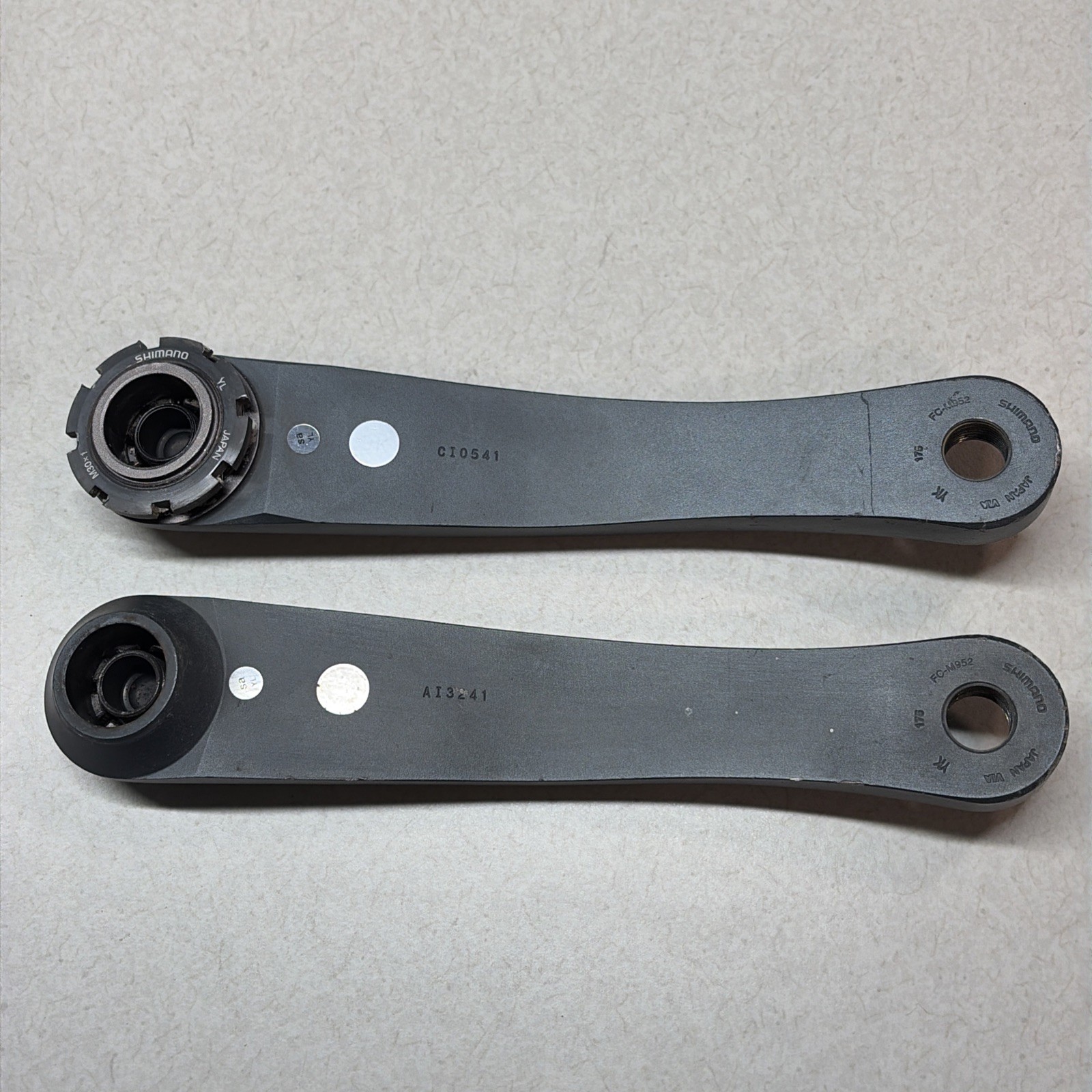 Shimano XTR FC-M952 Crank Arms 175mm arms with lock ring, NO chainrings.