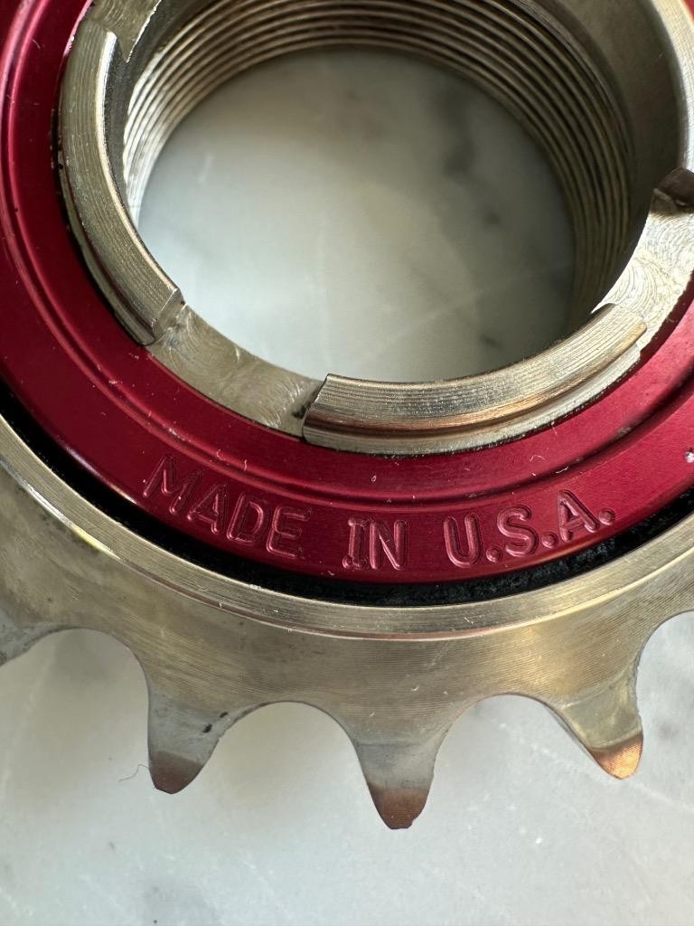 White Industries ENO Freewheel 18 Tooth Red & Enduro Bearings – Single Speed