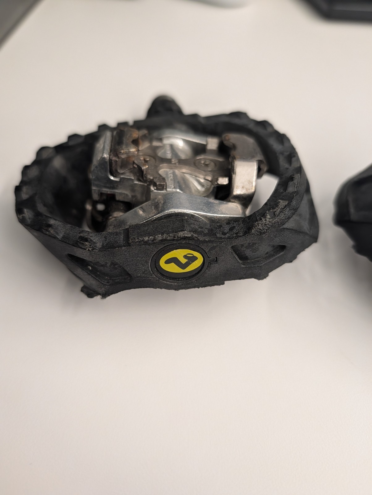 Shimano PD-M424 Clipless Pedals 9/16″ SPD C3