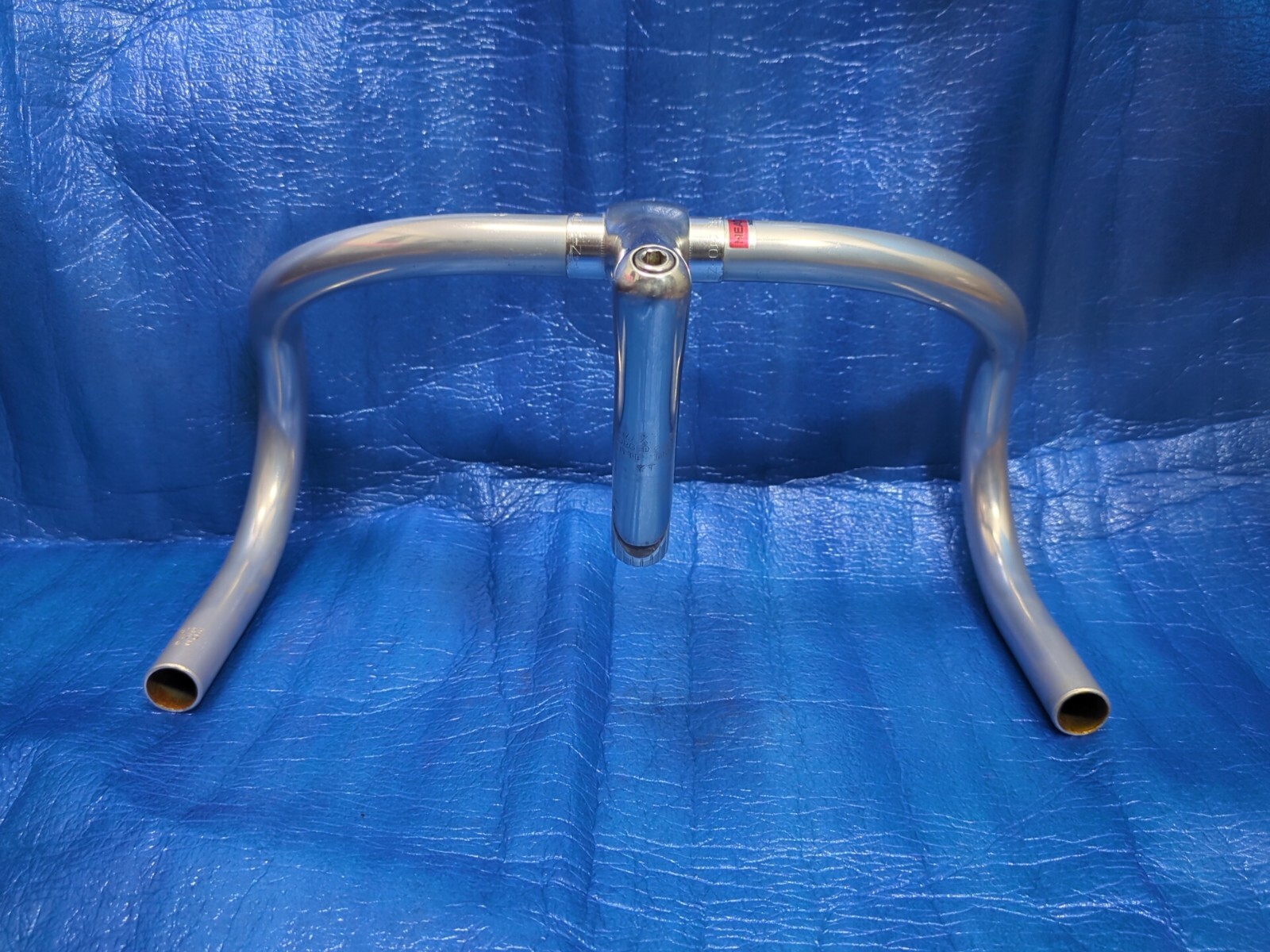 Nitto B123 Aluminium 370mm NJS Handlebar + Nitto Jaguar 110mm Alminium Stem