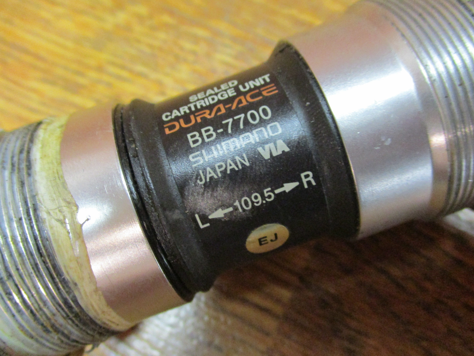 SHIMANO DURA ACE BB-7700 ENGLISH THREAD 1.37×24 68×109.5 OCTALINK BOTTOM BRACKET