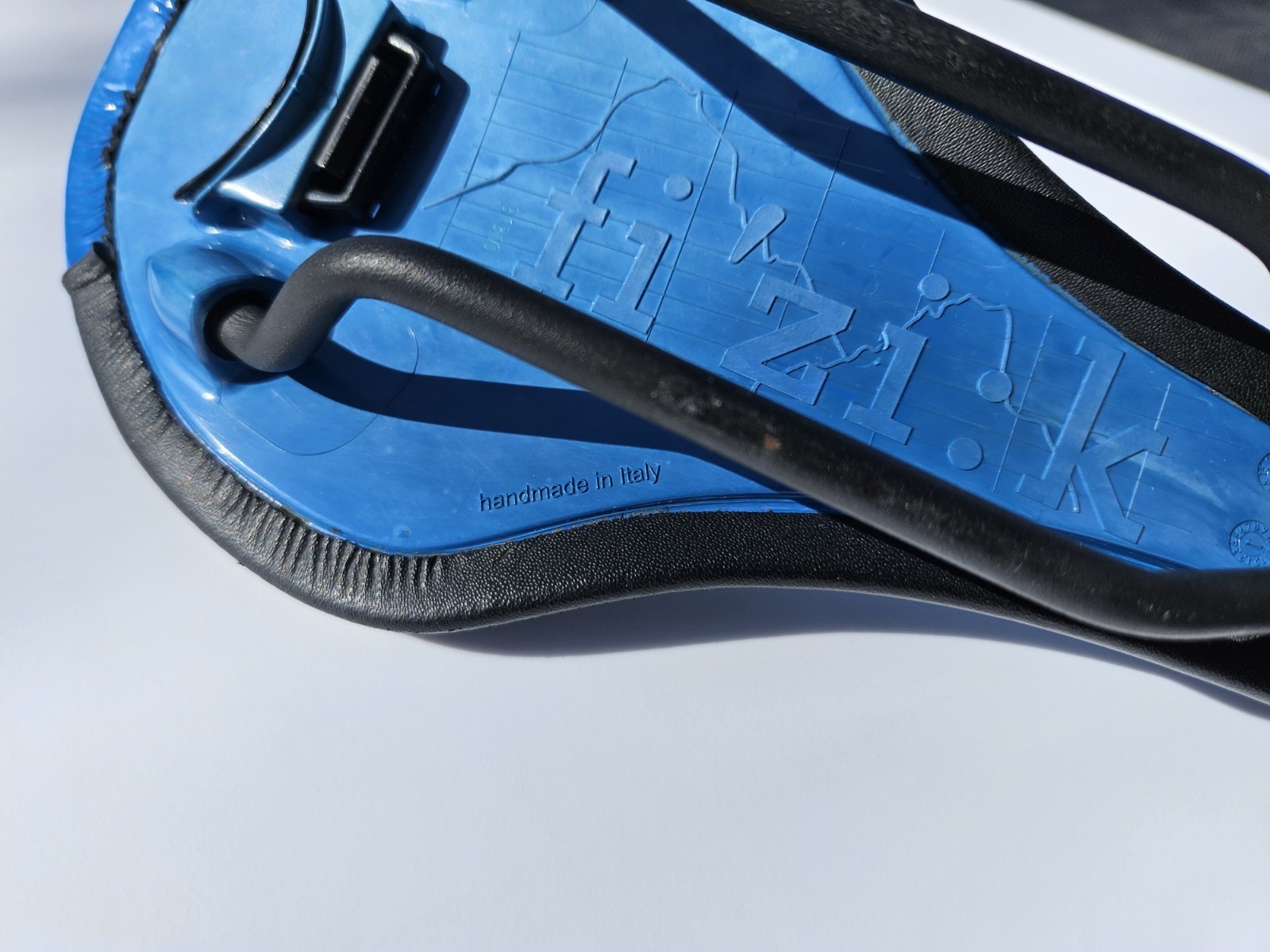 Fizik Tundra 2 Saddle Manganese Hollow Rails Black Blue Handmade In Italy