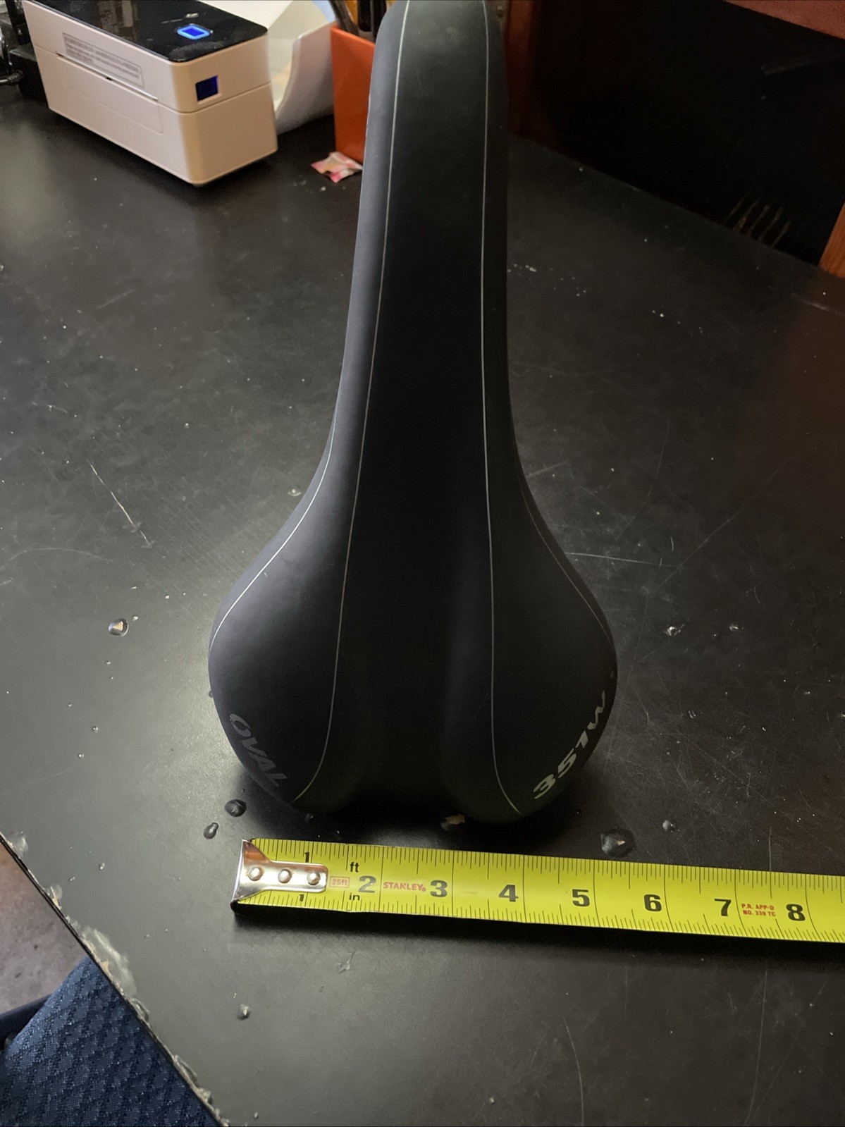 Oval Concepts 100 saddle Blk/Wht 127 x 280 mm – 351w