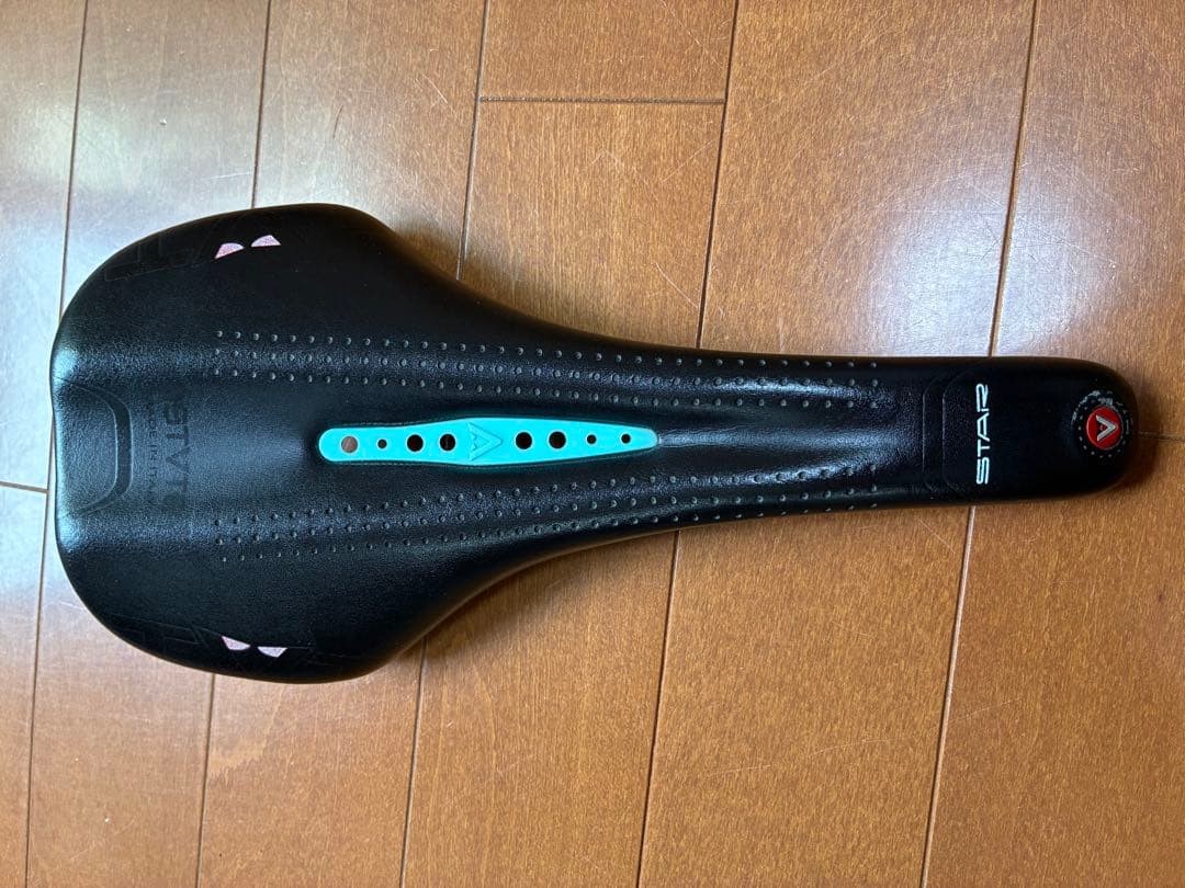 Astute Starlite VT Carbon Saddle Black Turquoise Used