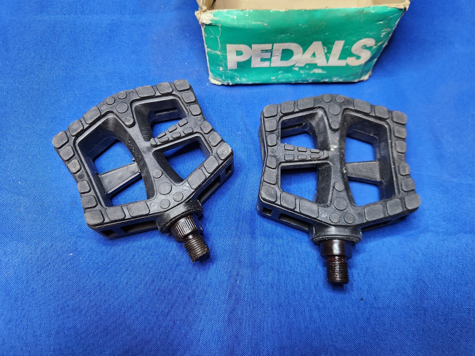 NOS Wellgo 9/16″ Composite Nylon Bike Platform Universal Black Pedals