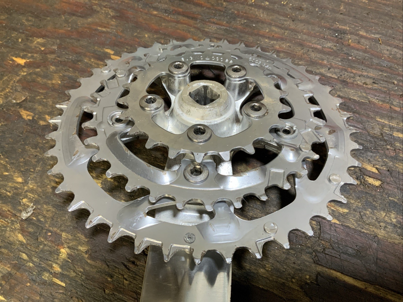 Specialized Strong Arm Expert Triple MTB Crankset by Sugino 42/32/22t 8 Sp 170mm