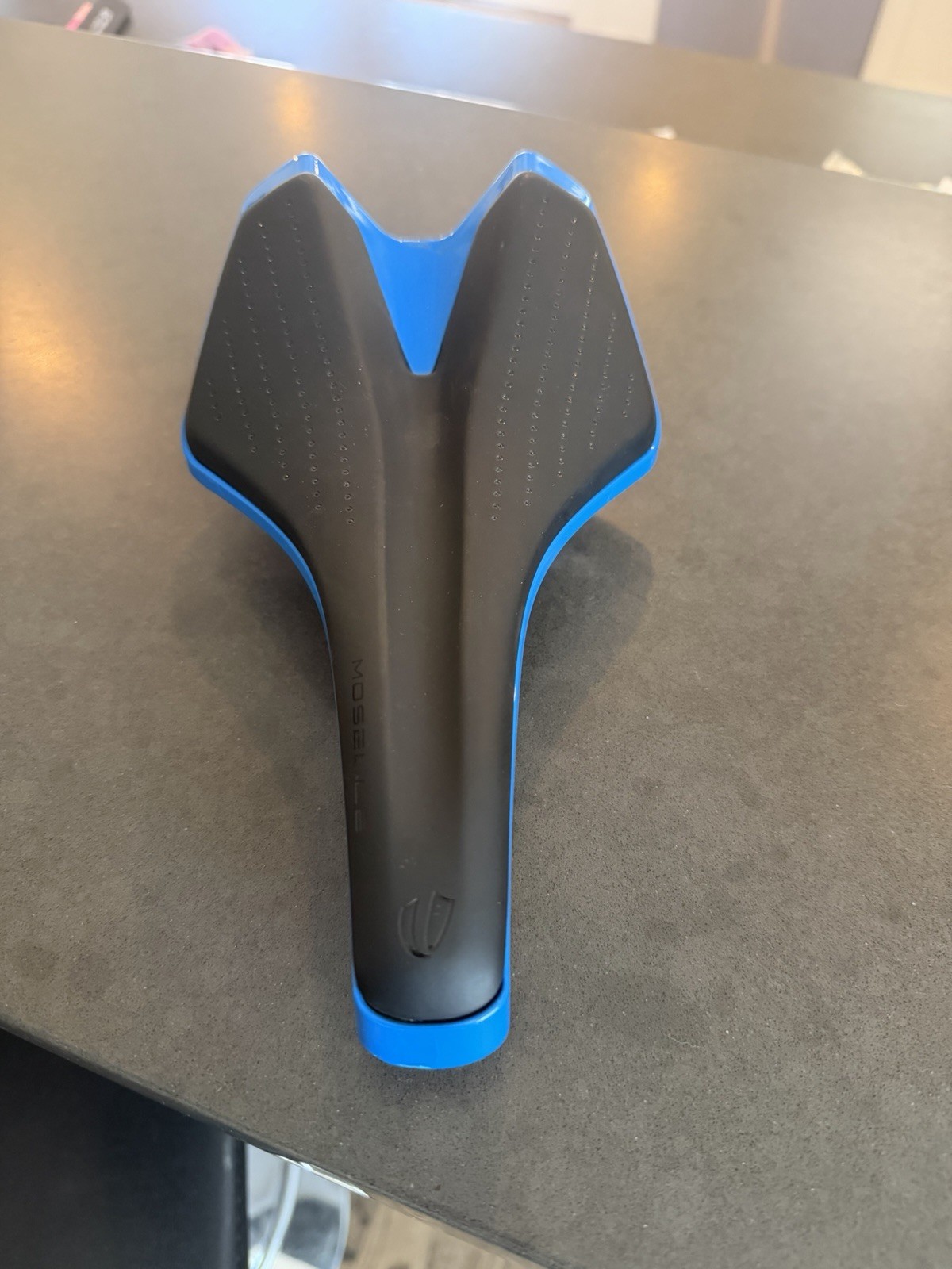 Union Sport Moselle RDSL Saddle – Carbon Rails 142mm Black with Blue Trim