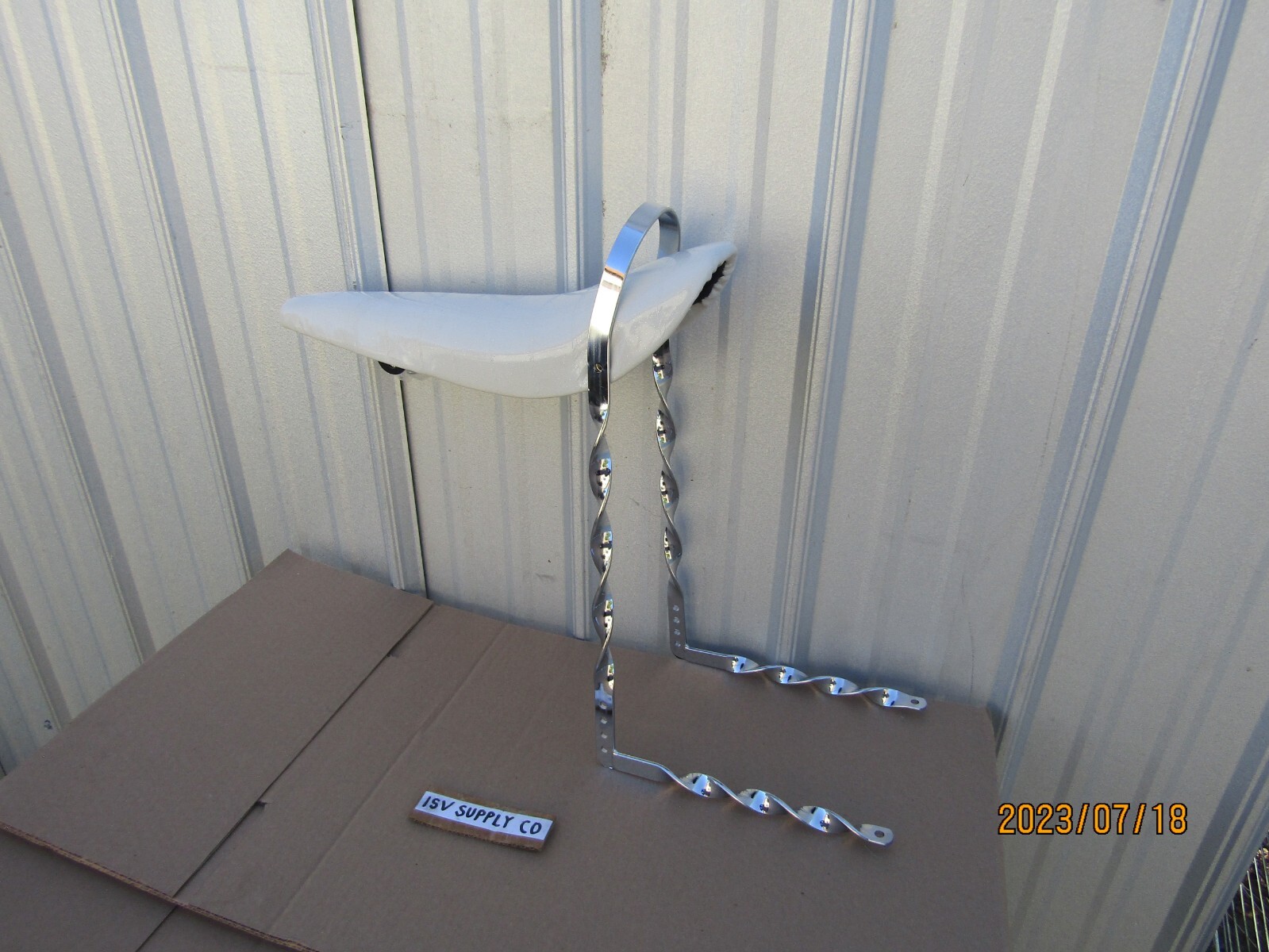 CHROME BICYCLE FLAT TWISTED BENT SISSY BAR & WHITE SEAT FOR 20» LOWRIDER,