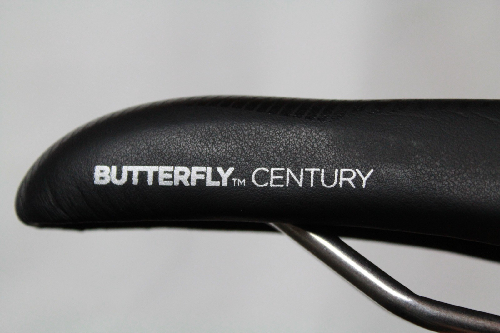 Terry Butterfly Century Womens Saddle Relief Cutaway 152x262mm Ti Rails 268 Gr