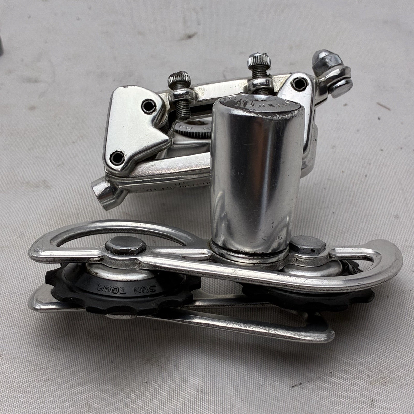 Vintage Suntour Cyclone Rear Derailleur Short Cage Bolt-On Japan 185g Road Bike