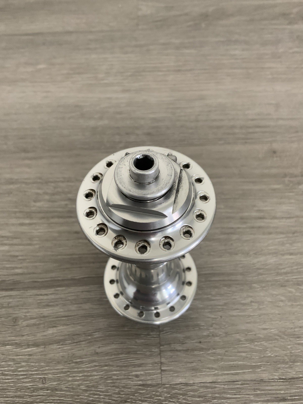 CAMPAGNOLO RECORD FRONT HUB 32 HOLE 100 MM SPACING 116 GRAMS