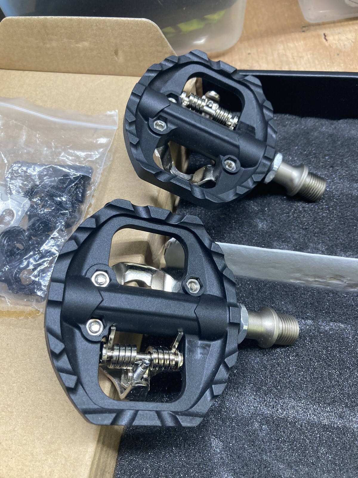 Dual-sided clipless or flat platform mountain bike pedals black fits Shimano SPD