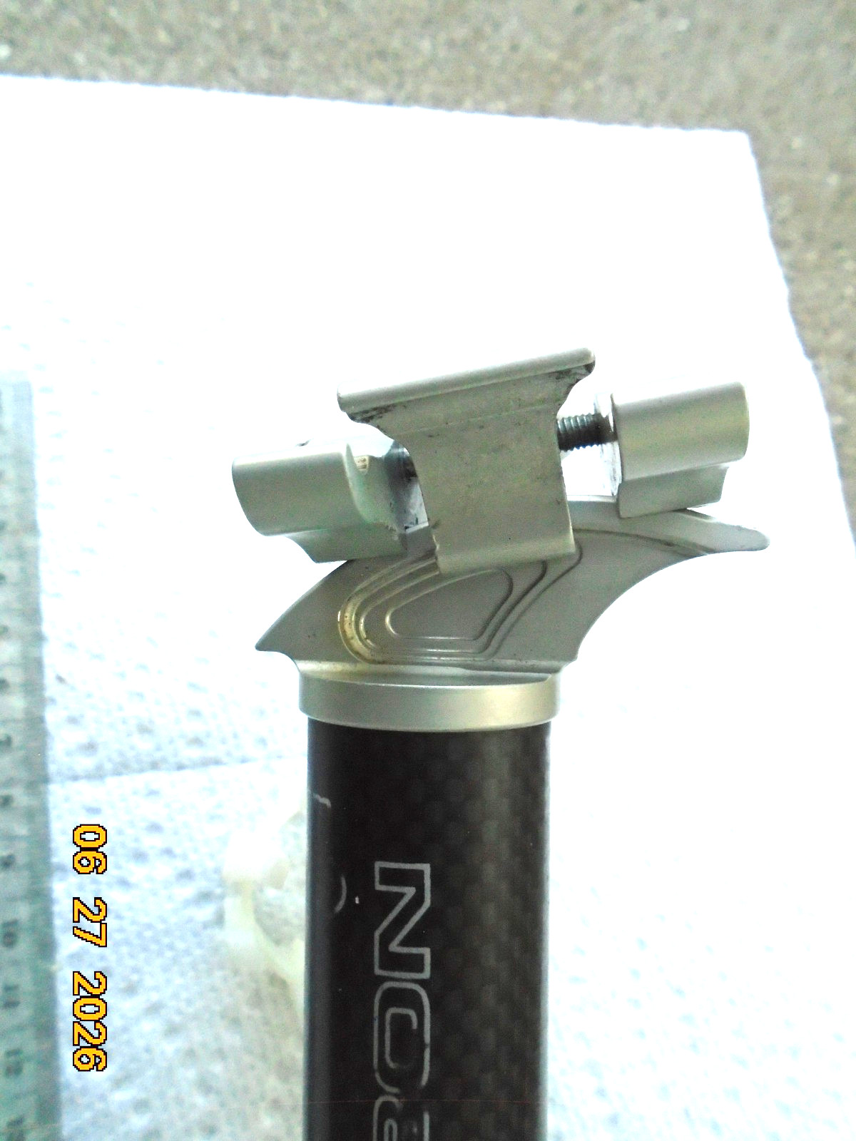 USE Alien Carbon Seatpost, 27.2 mm, 240 mm, Black