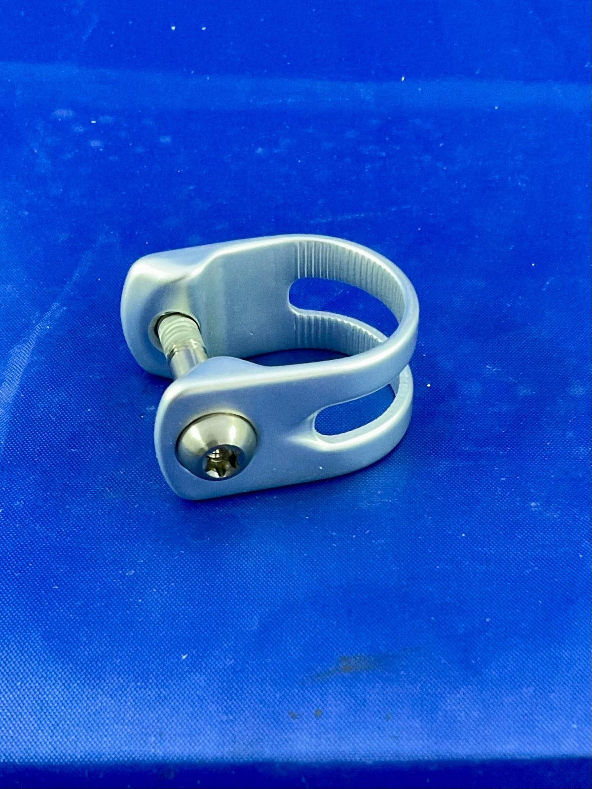 One Sram Disc Brake Clamp Silver Right O Left or MTB Disc brakes Ti Bolt NOS