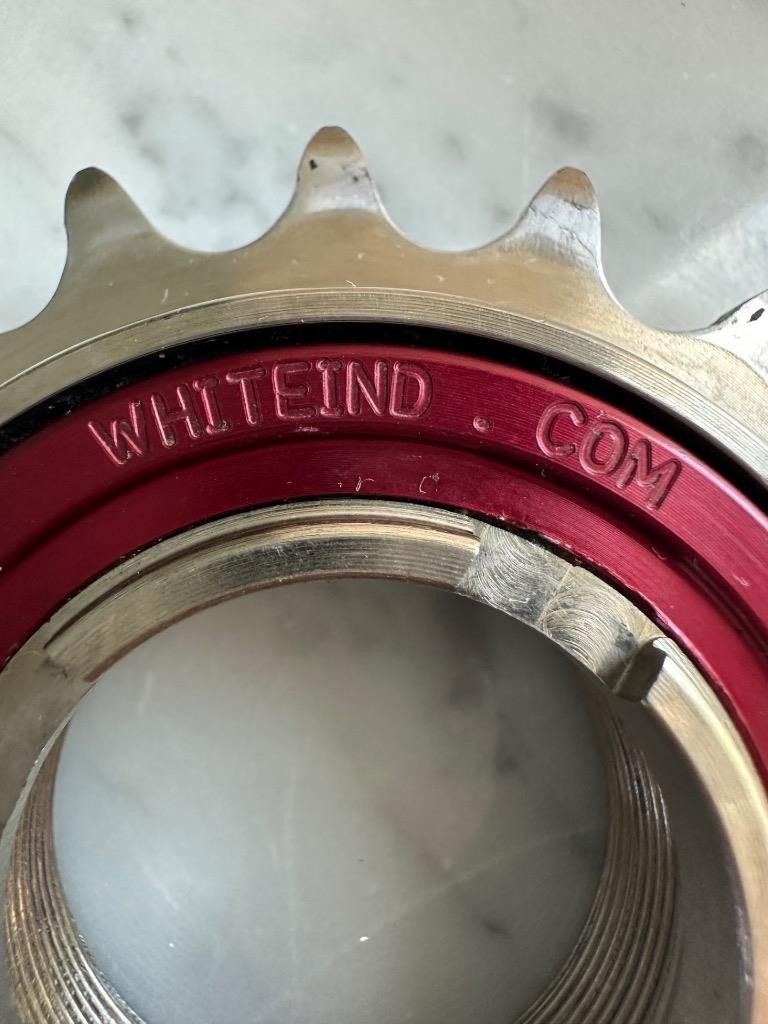 White Industries ENO Freewheel 18 Tooth Red & Enduro Bearings – Single Speed