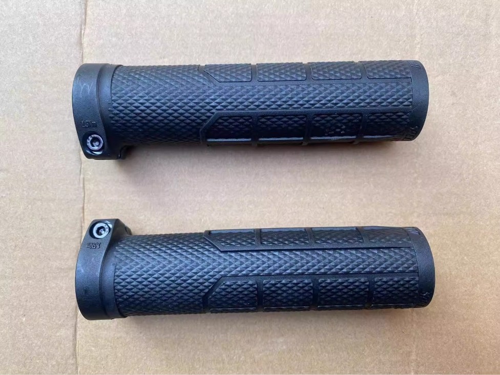 Specialized Bicycle Handlebar Grip Lock On 130mm MTB Bike grips
