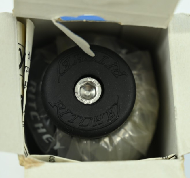 Logic Comp 1-1/8″ Threadless Headset: EC34/28.6 EC34/30 – Black 33022617001