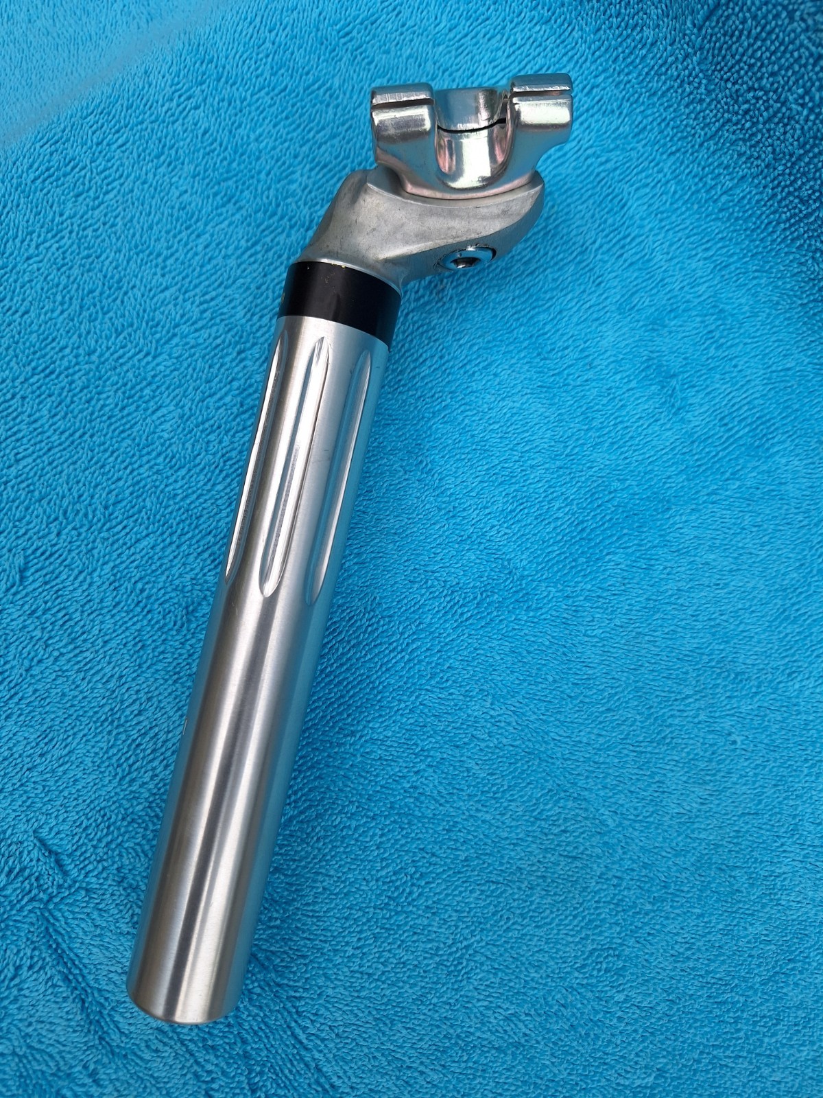 NOS SR Sakae Laprade Fluted Aluminum Seatpost 26.8 mm / Silver
