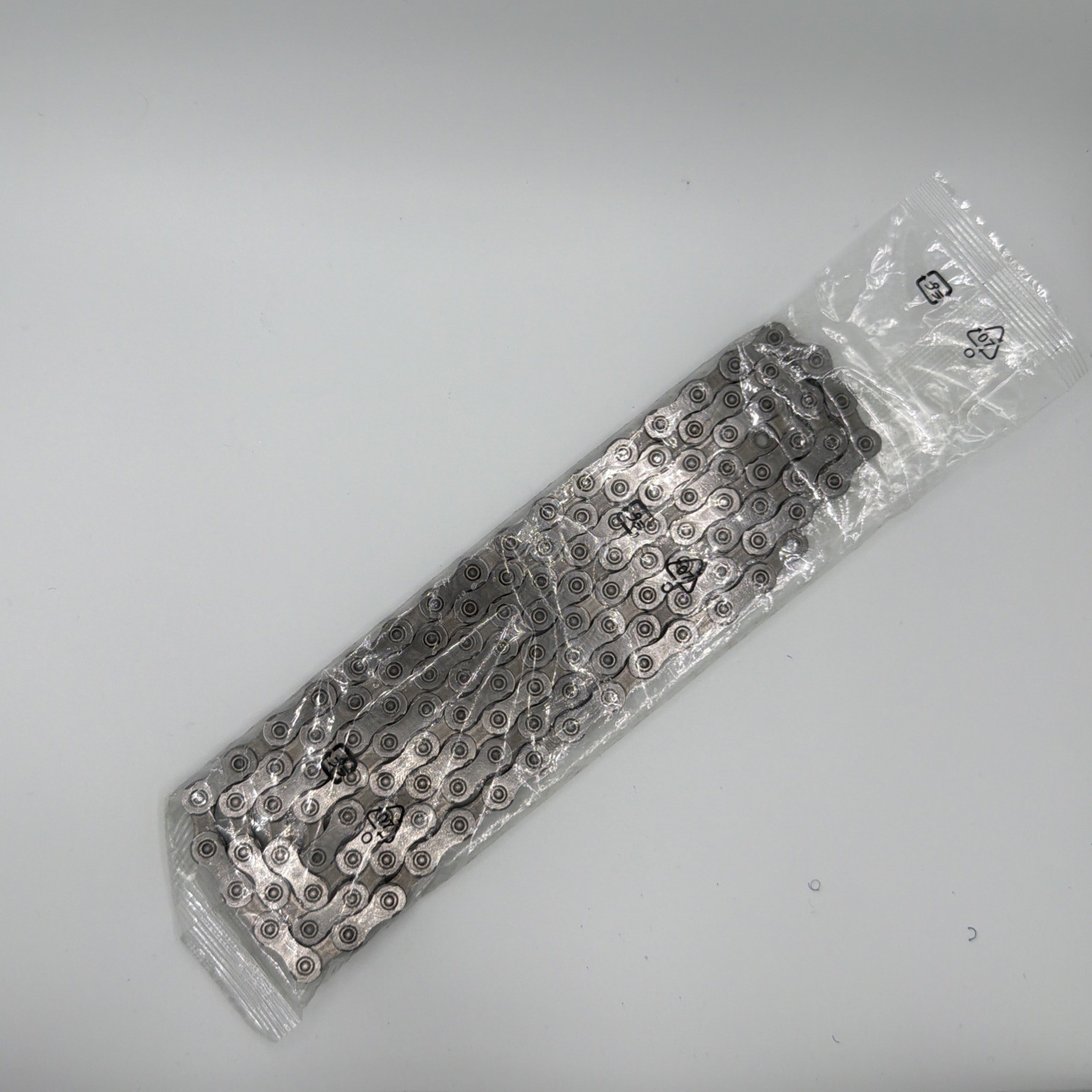 Shimano CN-HG601-11 11-Speed 126L Road MTB Ebike Bike Chain Grey with Quick-Link